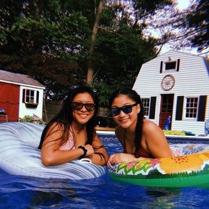 Meet your Posher, Abby